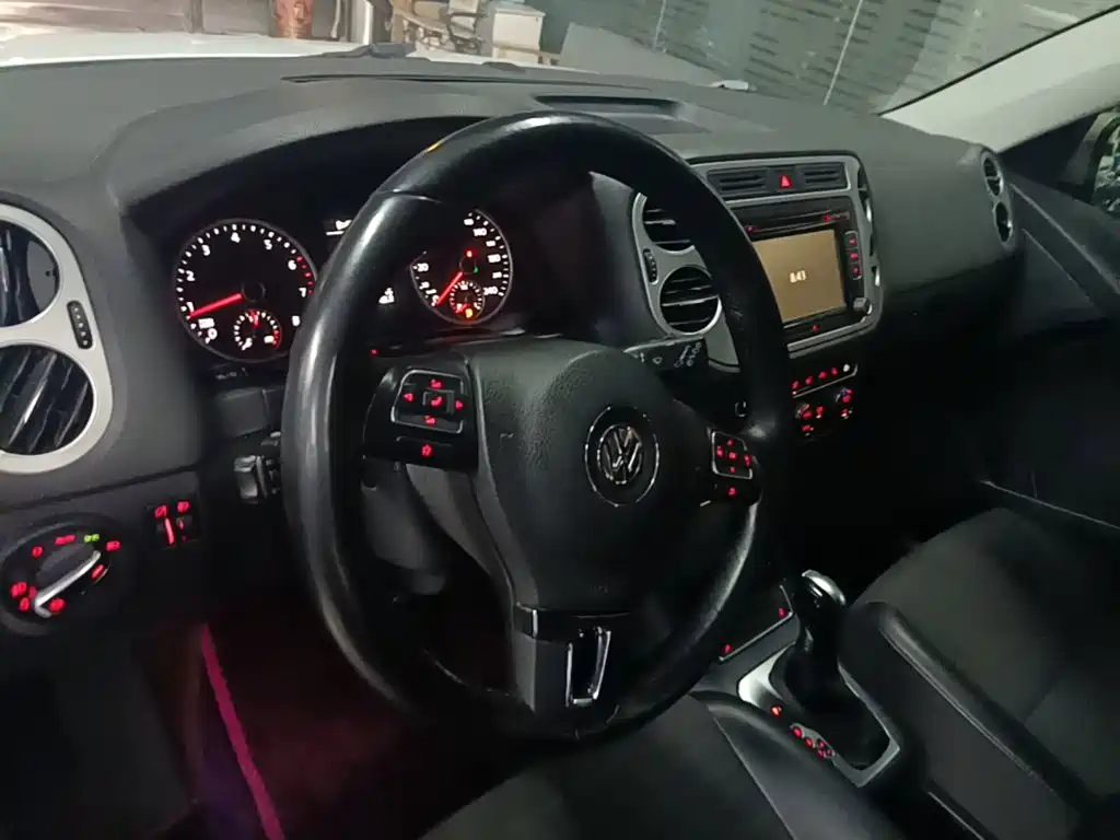 Volkswagen Tiguan 2015 — фото 11