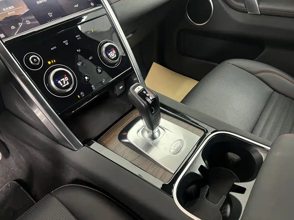 Land Rover Discovery Sport 2023 — фото 12