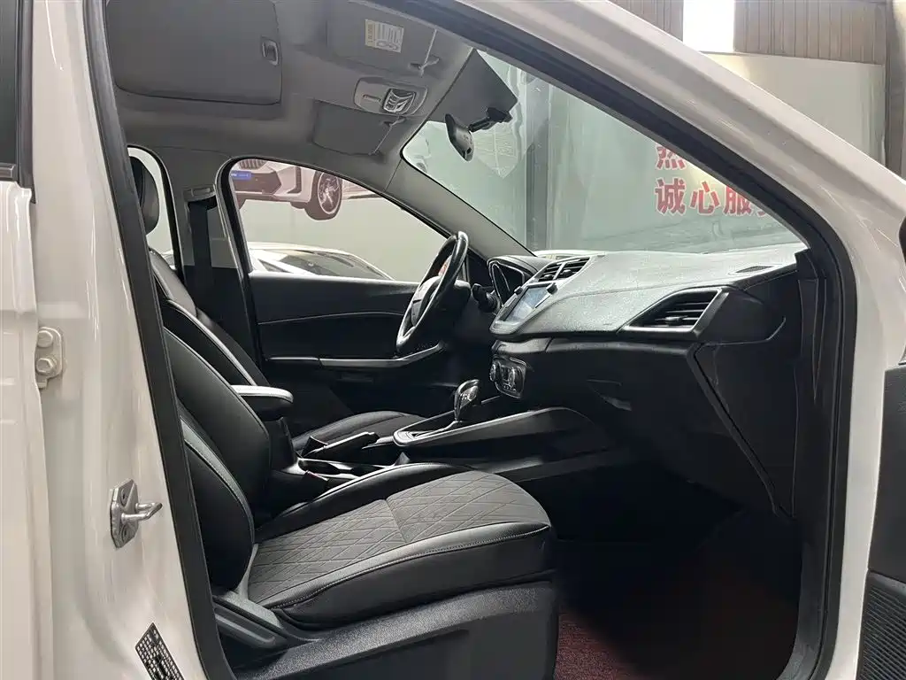 Ford Escort 2020 — фото 12