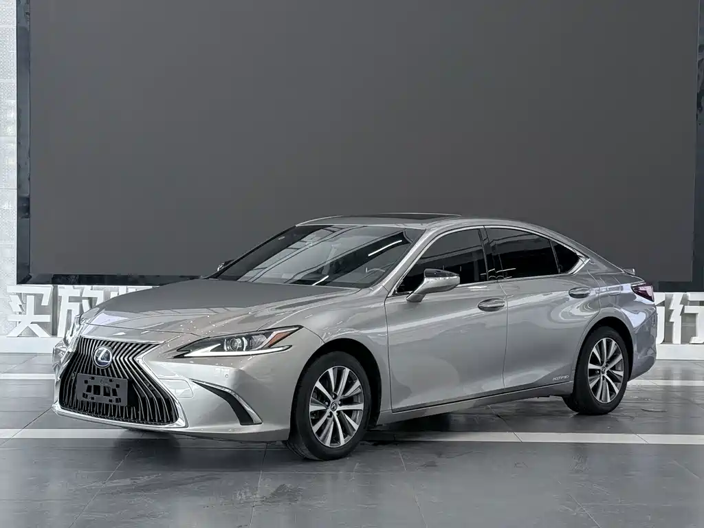 Lexus ES 2021 — фото 1