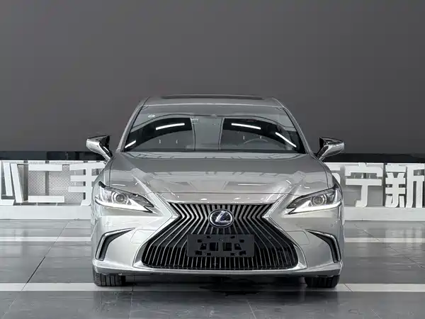Lexus ES 2021