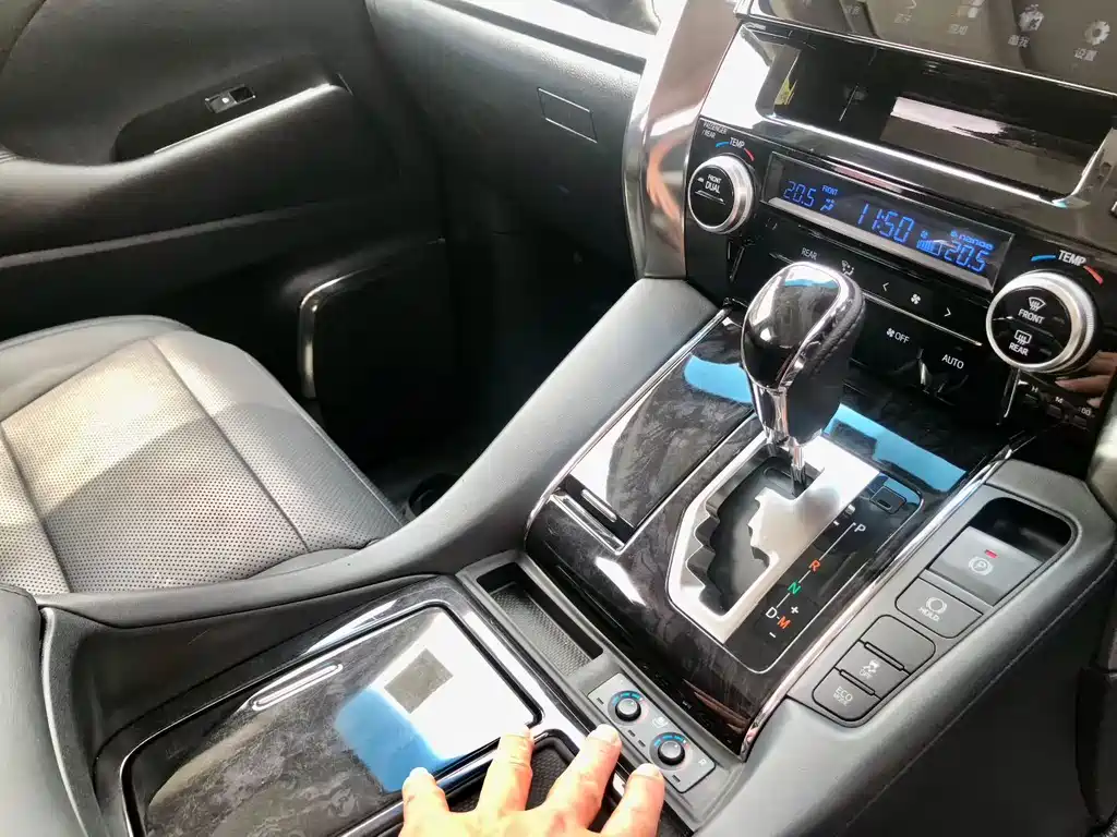 Toyota Alphard 2018 — фото 8
