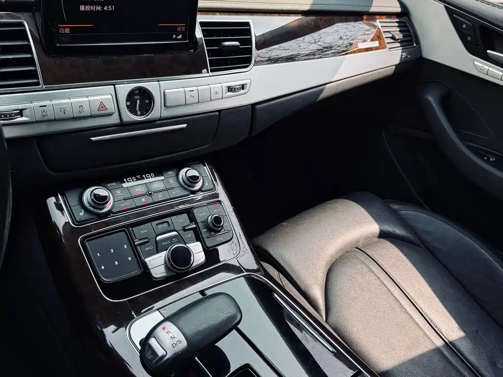 Audi A8 2015 — фото 34