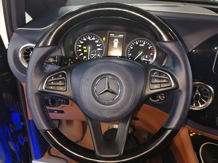 Mercedes-Benz Vito 2023 — фото 15