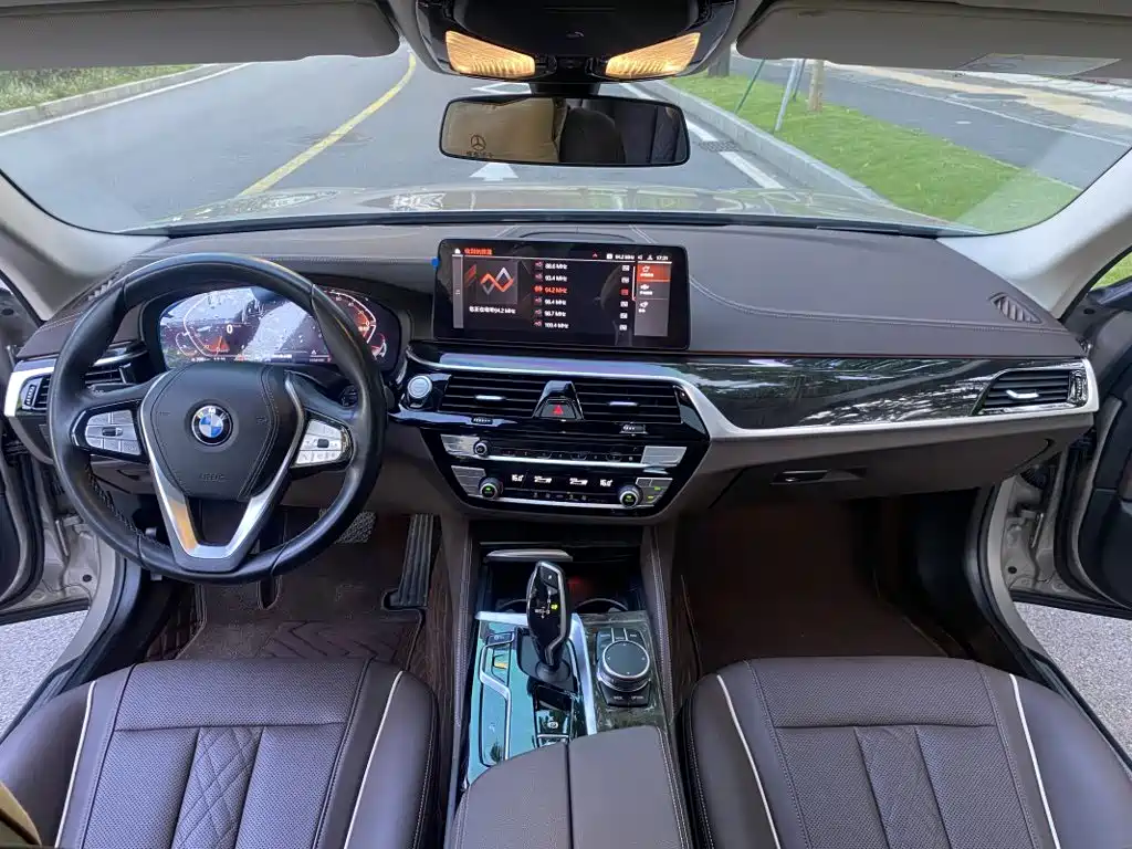 BMW 5 Series 2023 — фото 13