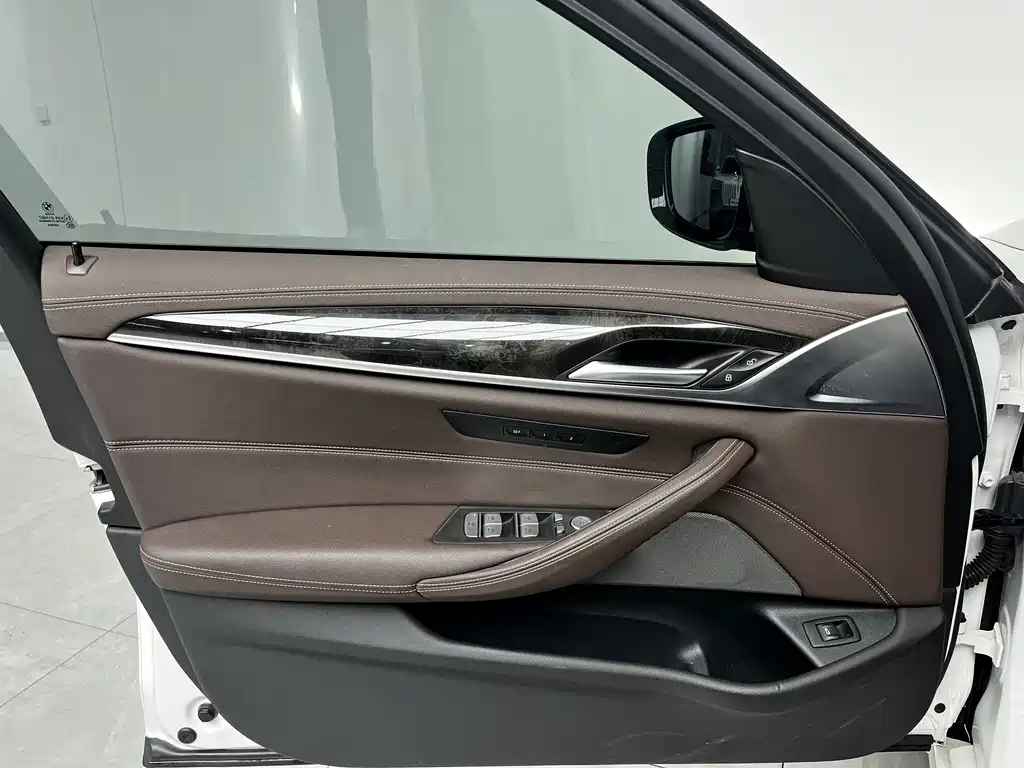 BMW 5 Series 2021