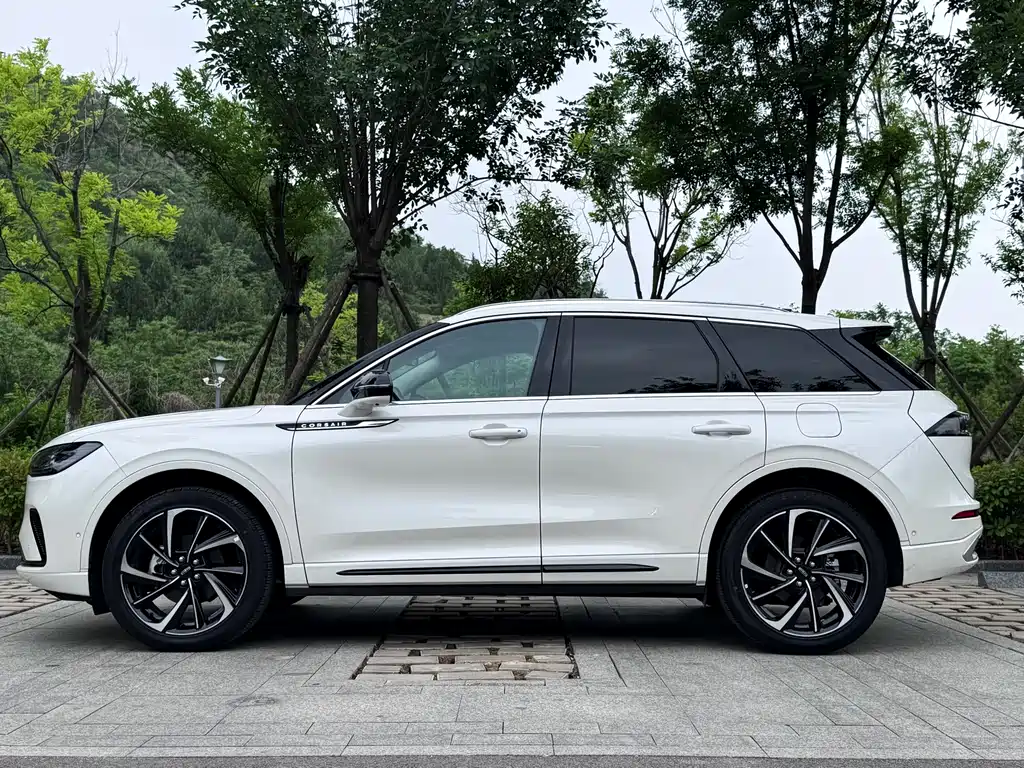 Lincoln Corsair 2024 — фото 7