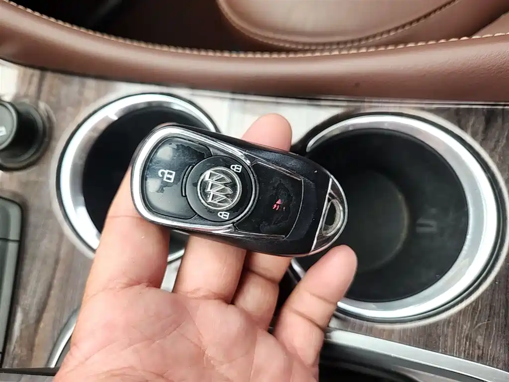 Buick Envision Plus 2017 — фото 9