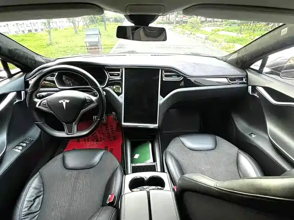 Tesla Model S 2014