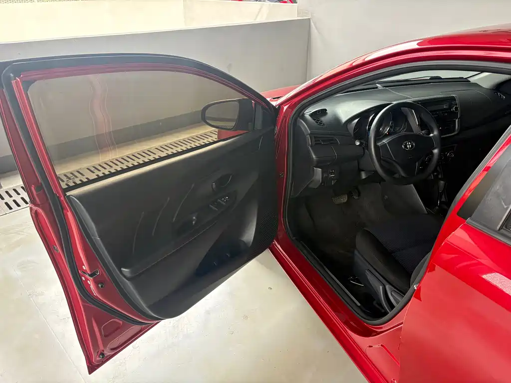Toyota Yaris L 2017 — фото 11