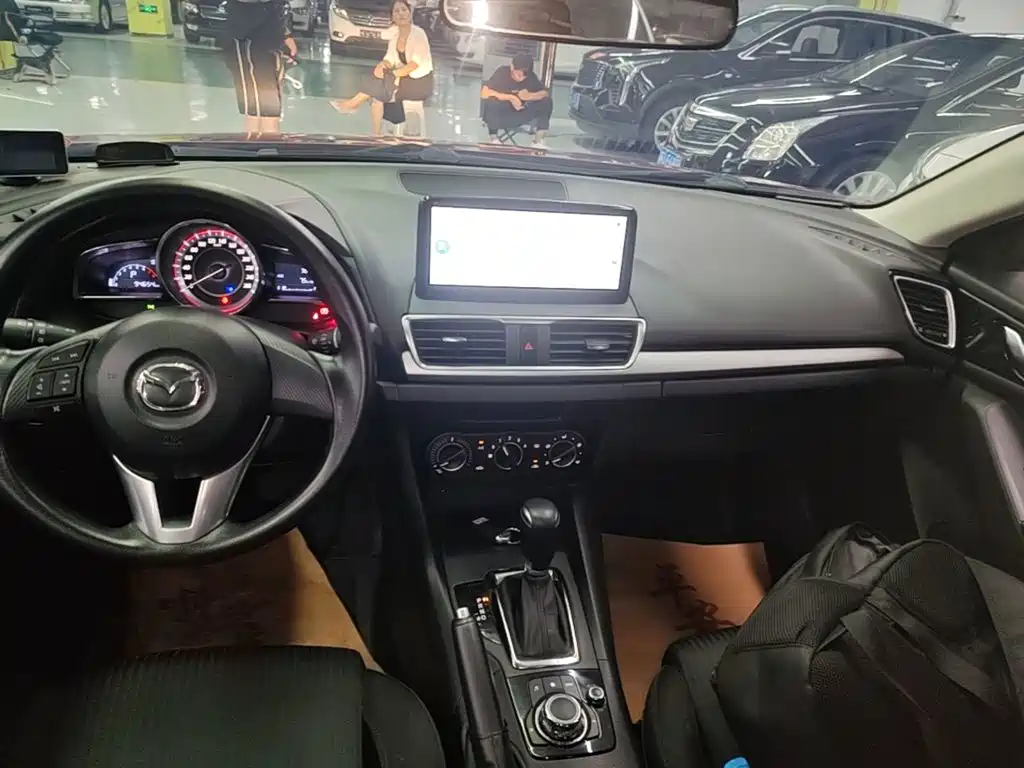 Mazda 3 Axela 2017 — фото 13