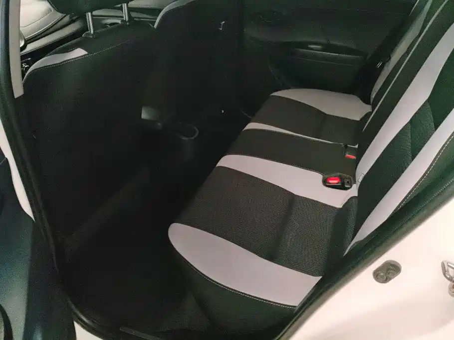 Toyota Yaris L 2020 — фото 11