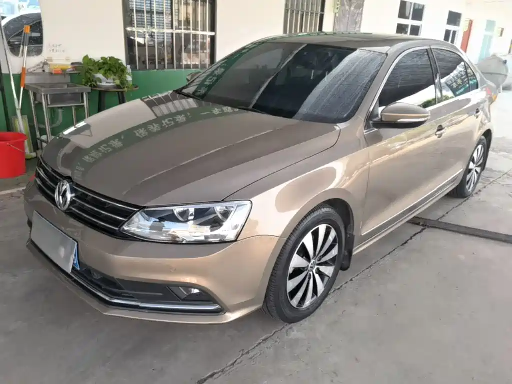 Volkswagen Sagitar 2016