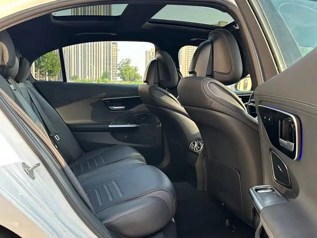 Mercedes-Benz C-Class 2023 — фото 11