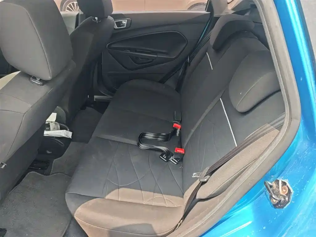 Ford Fiesta 2015 — фото 17