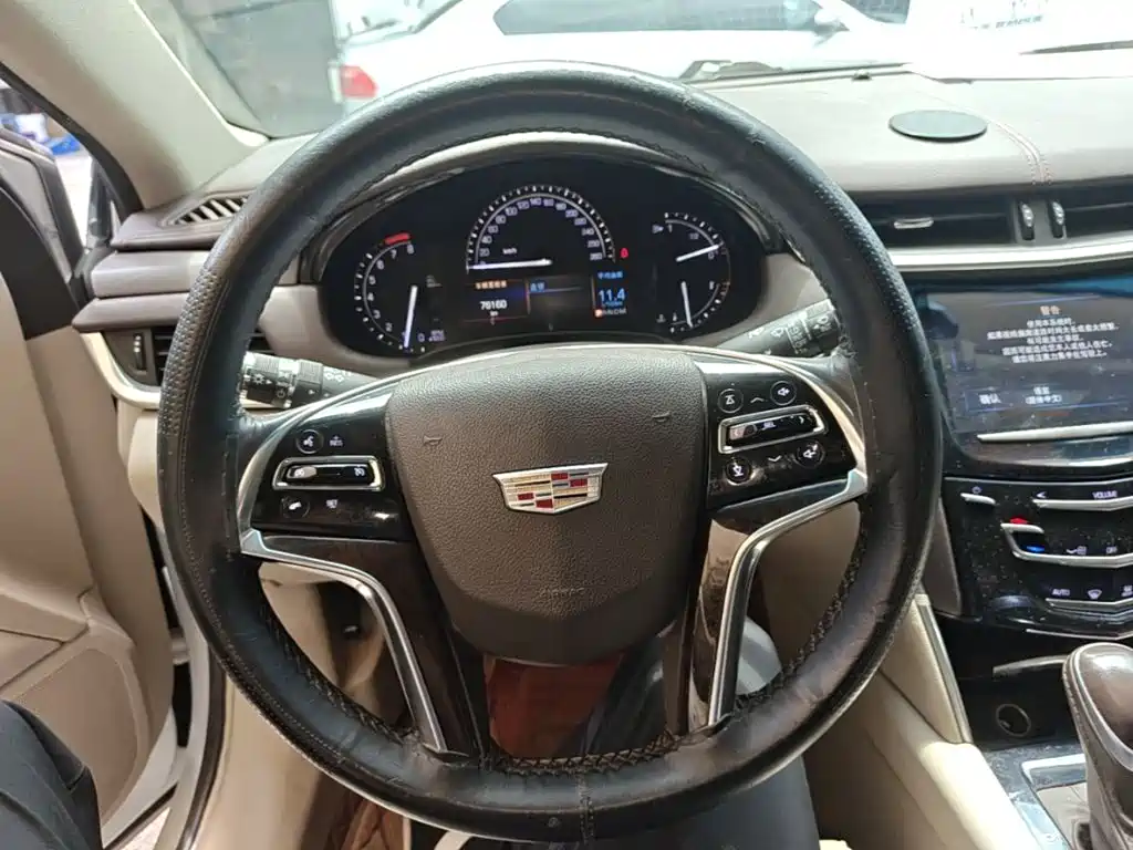 Cadillac XTS 2017 — фото 11