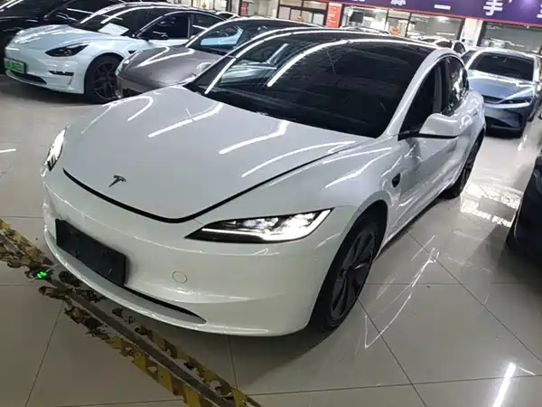 Tesla Model 3 2024