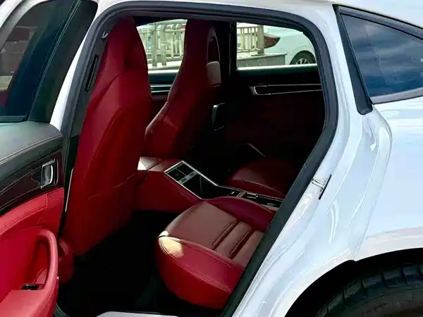Porsche Panamera 2023