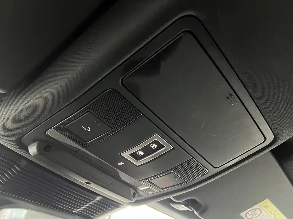 Land Rover Discovery Sport 2023 — фото 16