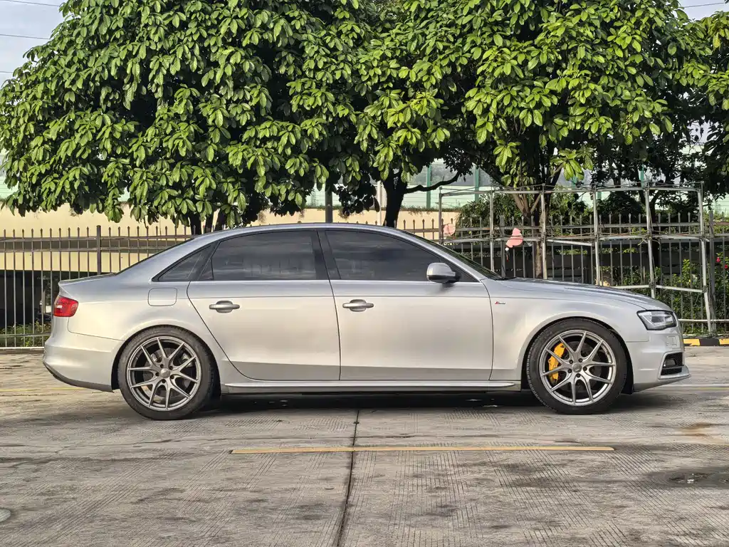 Audi A4L 2015