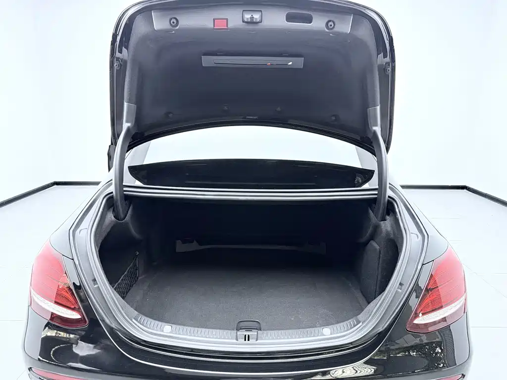 Mercedes-Benz E-Class 2020 — фото 14
