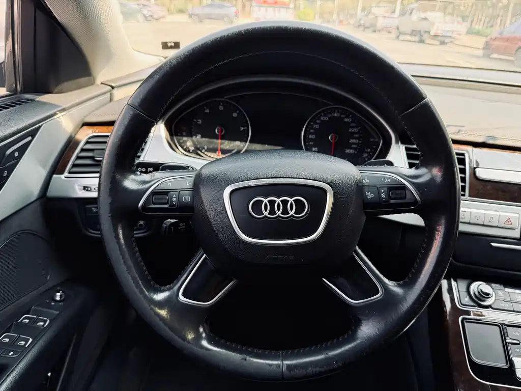 Audi A8 2015 — фото 28