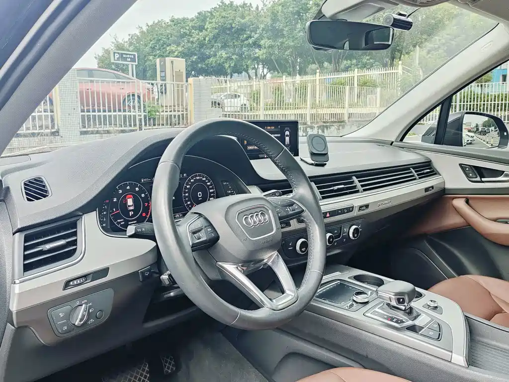 Audi Q7 2019 — фото 10