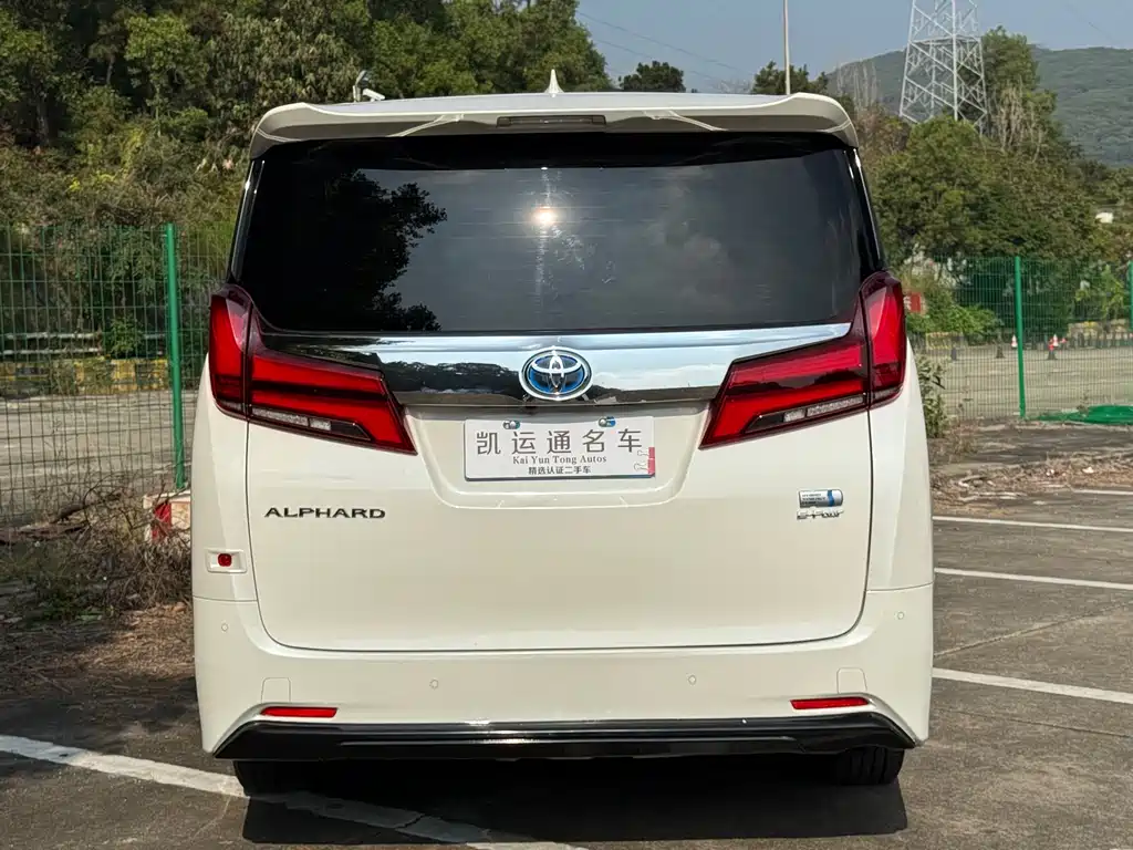 Toyota Alphard 2021 — фото 13
