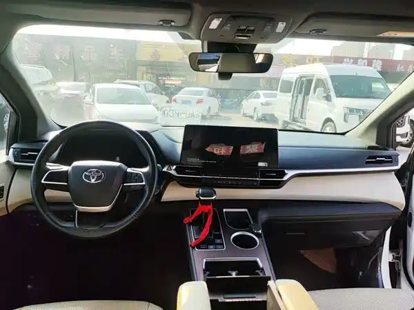 Toyota Granvia 2023