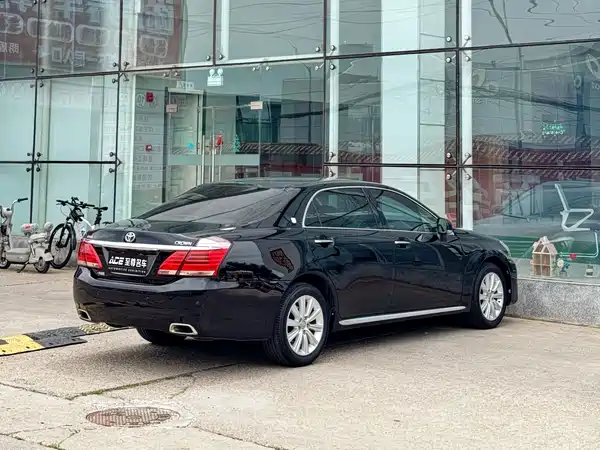 Toyota Crown 2013