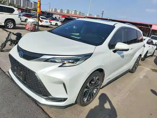 Toyota Granvia 2023
