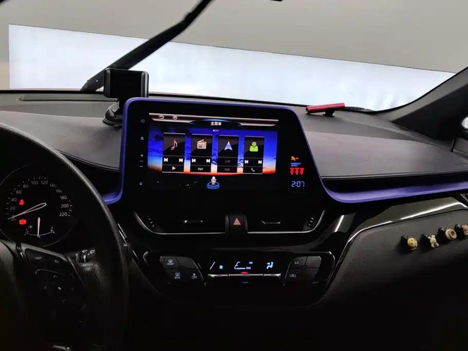 Toyota C-HR 2019 — фото 13