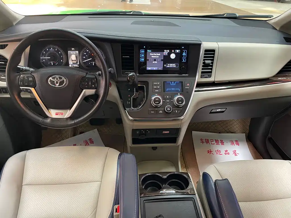 Toyota Sienna 2017 — фото 10
