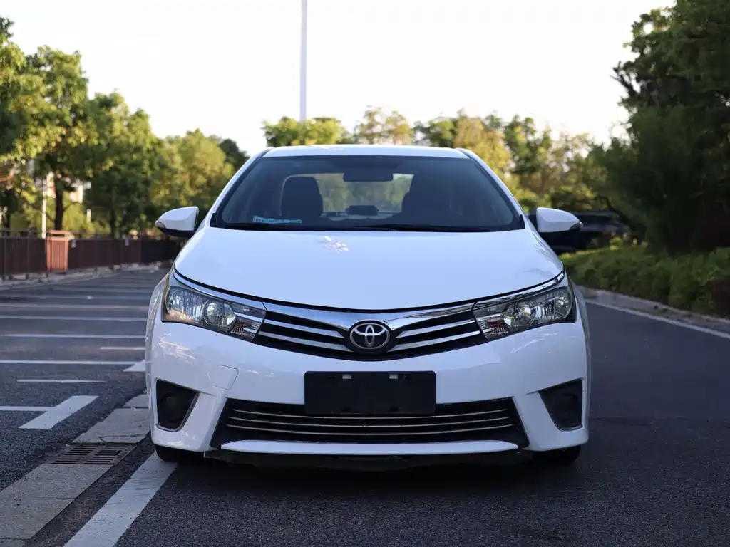 Toyota Corolla 2015 — фото 2