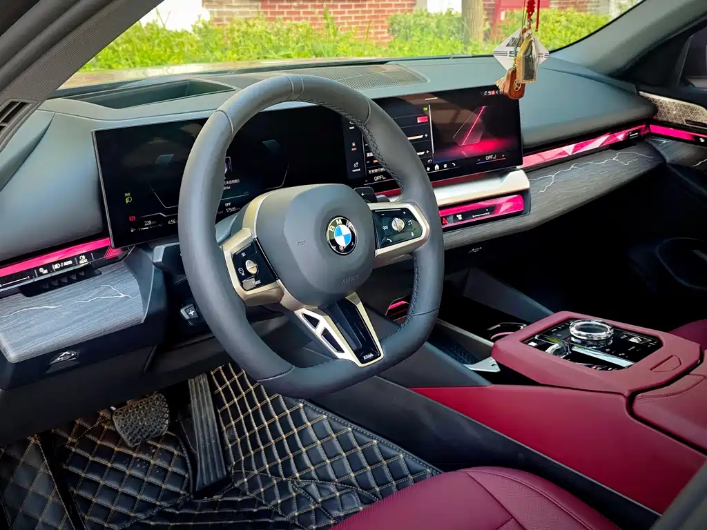 BMW 5 Series 2025 — фото 9