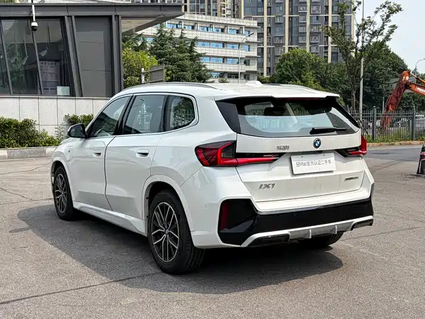 BMW iX1 2025