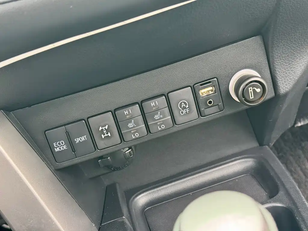 Toyota RAV4 2017 — фото 11