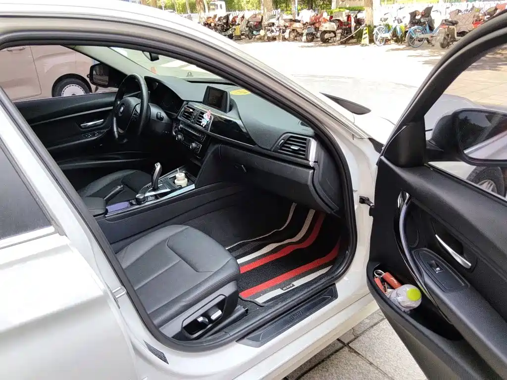 BMW 3 Series 2016 — фото 20