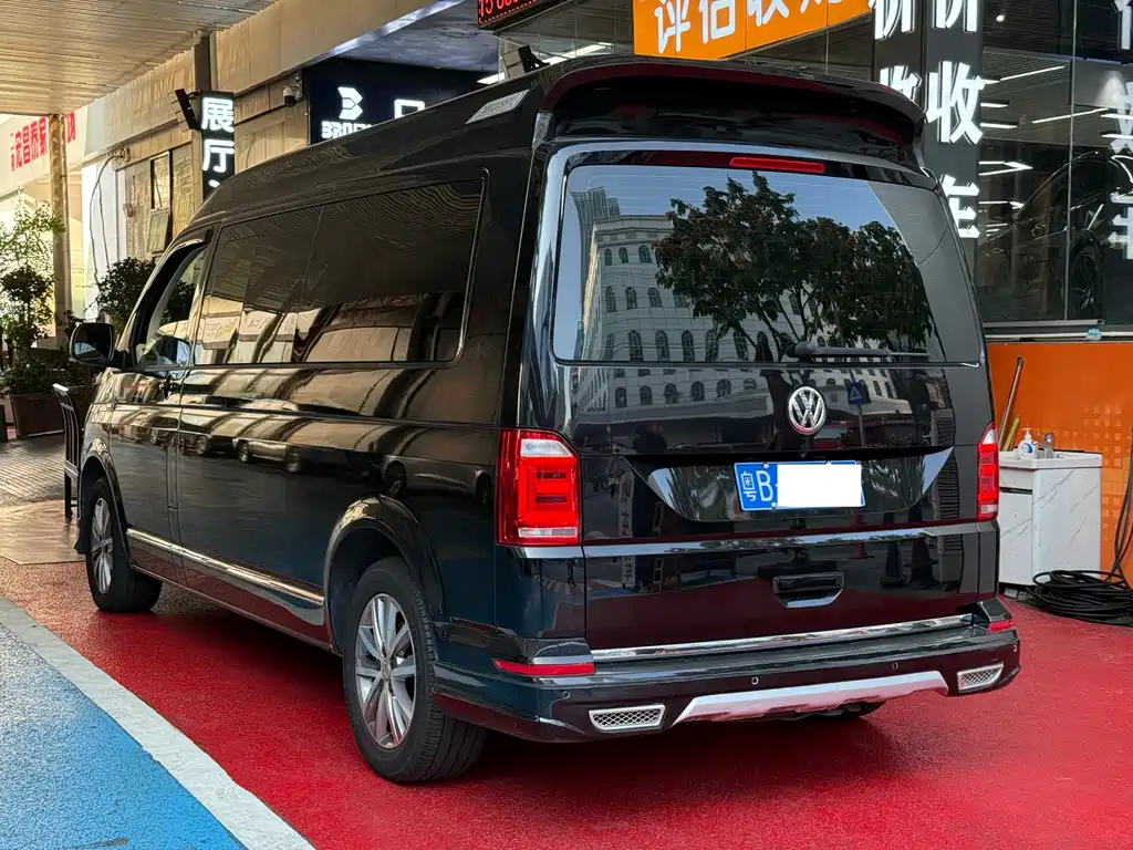 Volkswagen Multivan 2017 — фото 15
