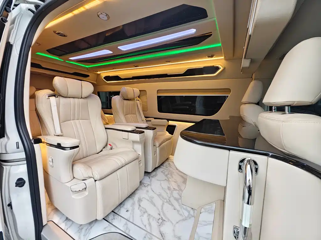Toyota Hiace 2023 — фото 18