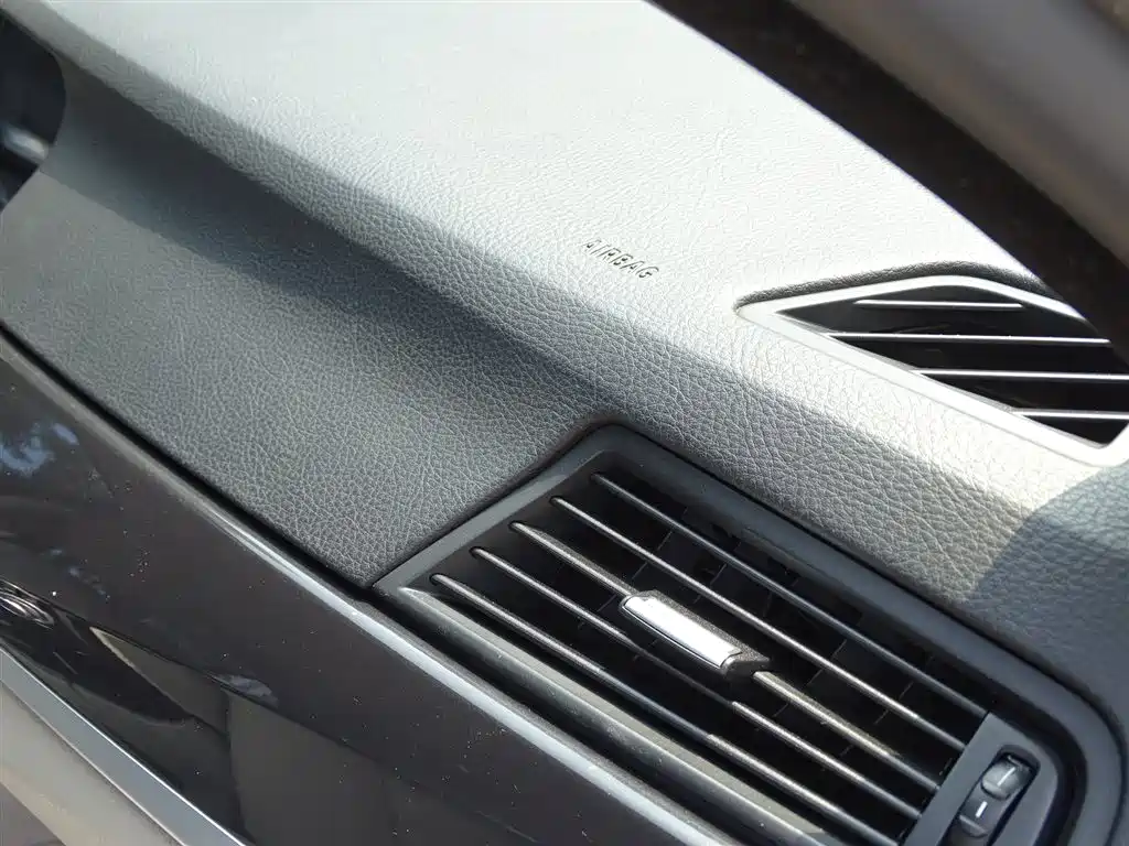 BMW 5 Series 2011 — фото 41