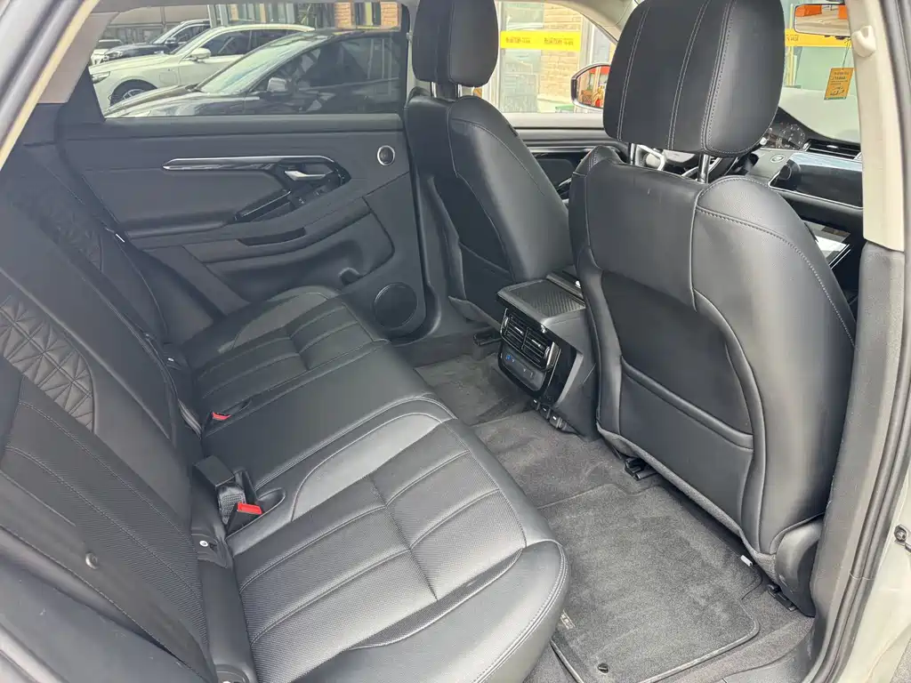 Land Rover Range Rover Evoque 2023 — фото 18