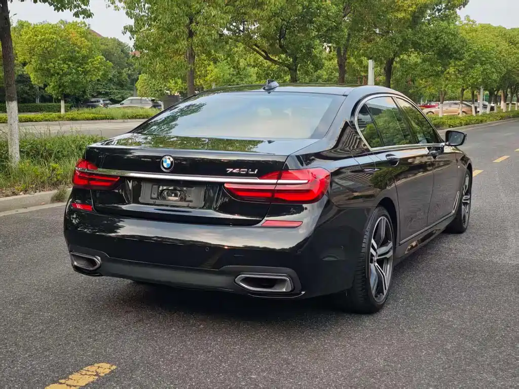 BMW 7 Series 2018 — фото 29