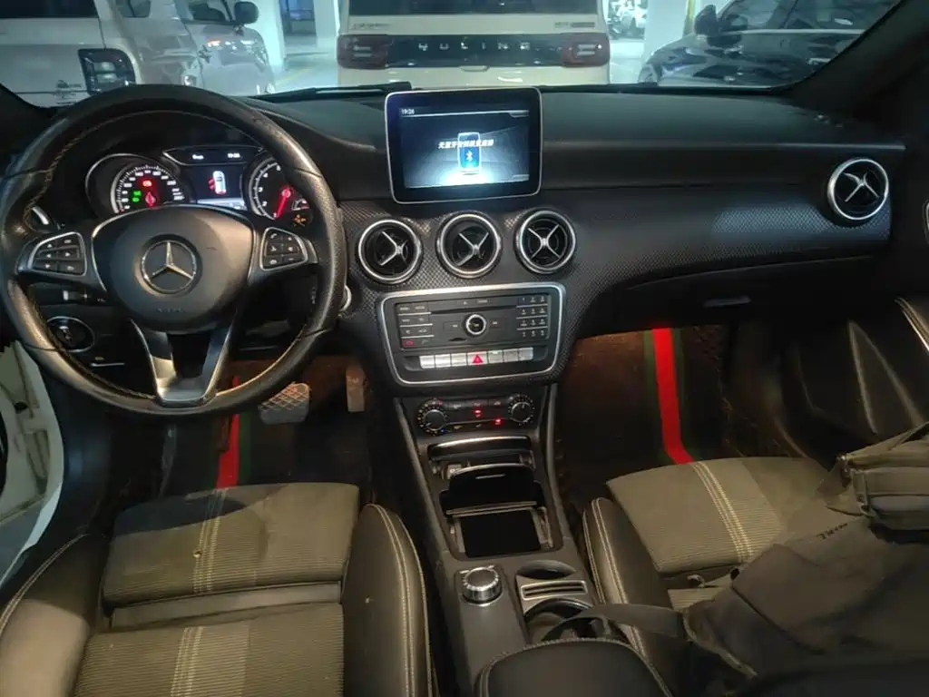 Mercedes-Benz A-Class 2017 — фото 10