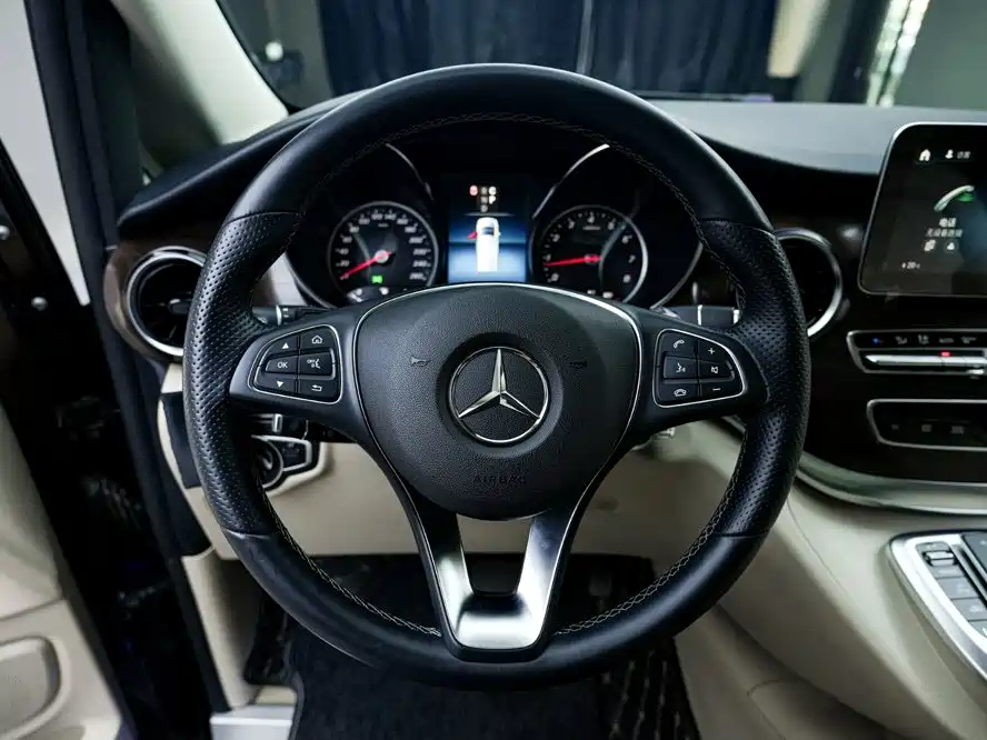 Mercedes-Benz V-Class 2022 — фото 14