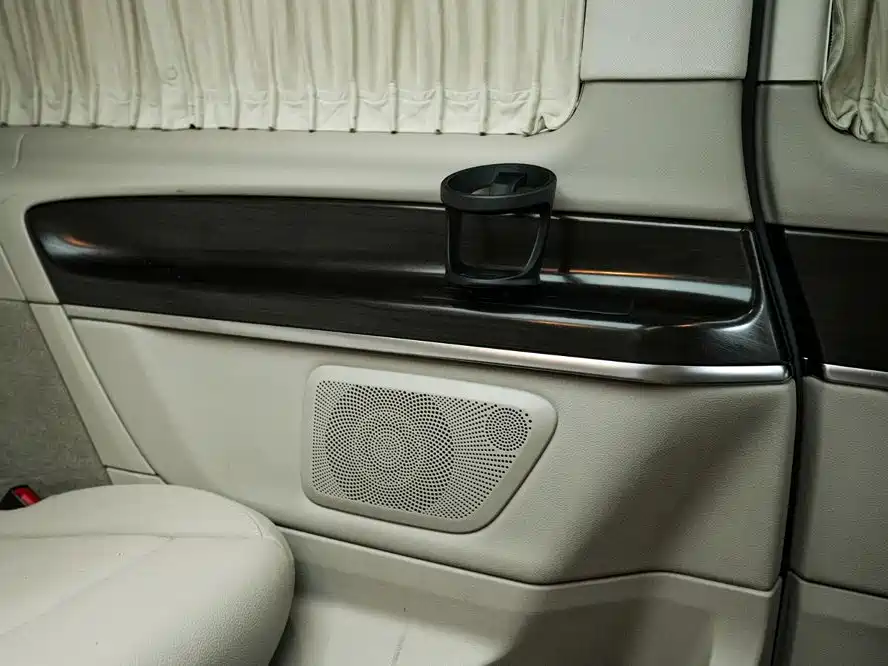 Mercedes-Benz V-Class 2022 — фото 22