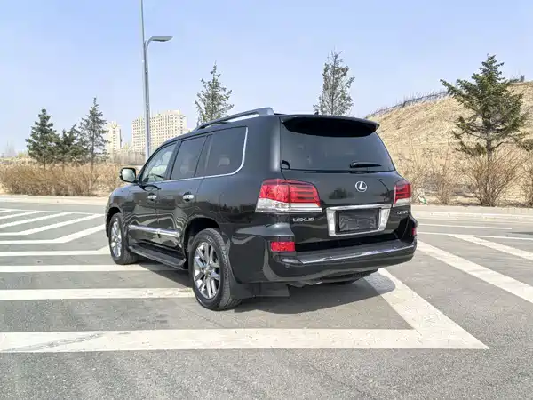Lexus LX 2013