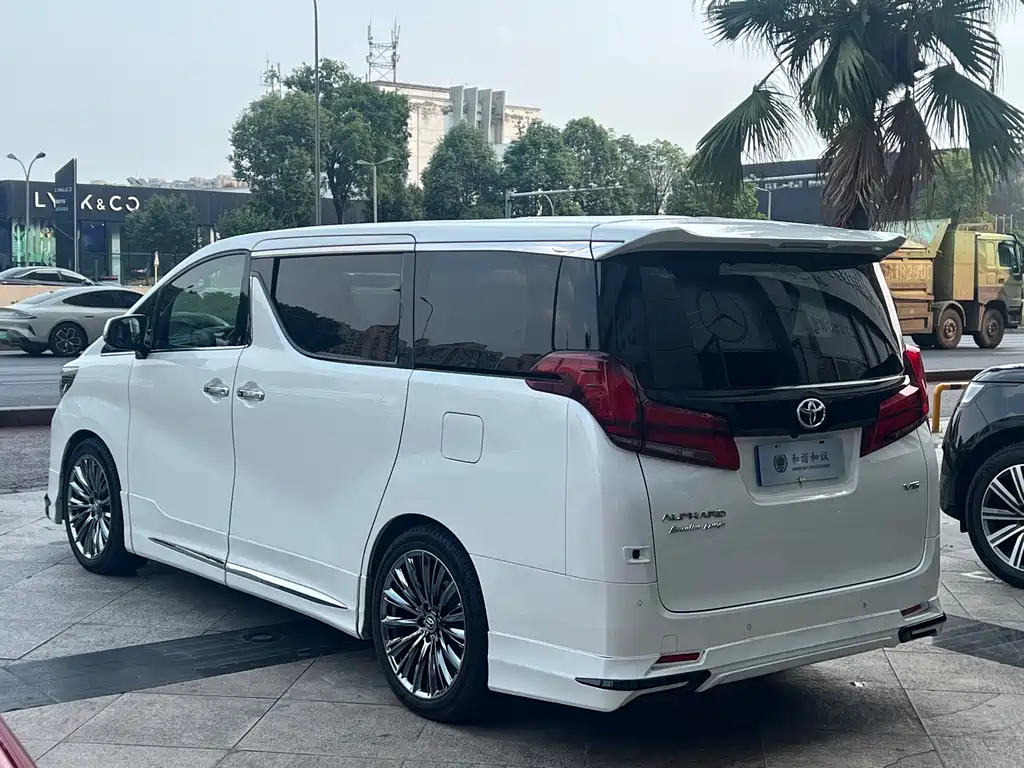 Toyota Alphard 2019 — фото 4