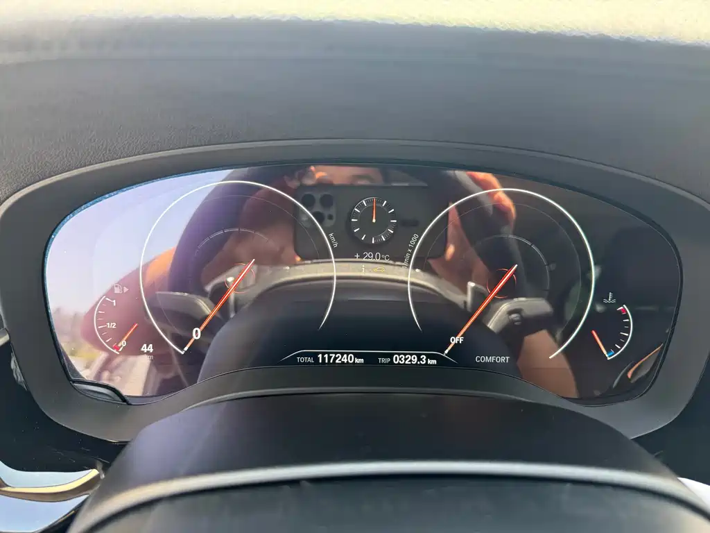BMW 5 Series 2019 — фото 10