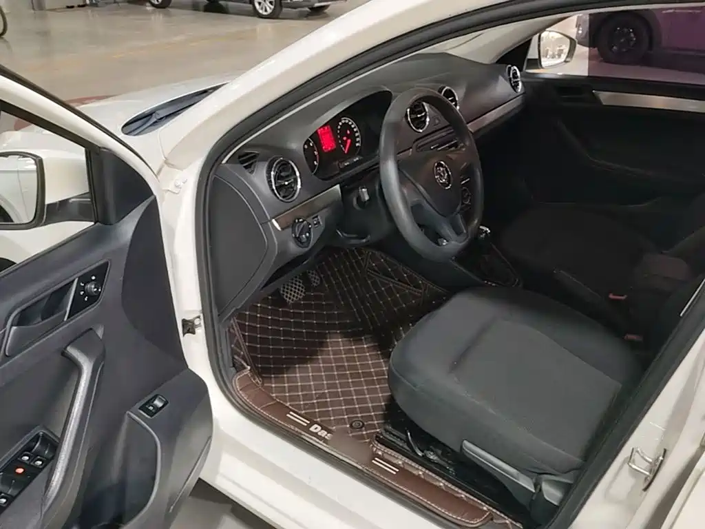 Volkswagen Jetta 2018 — фото 16